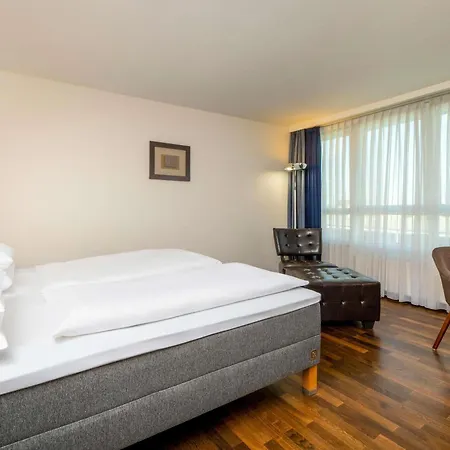 Moevenpick Airport 4*