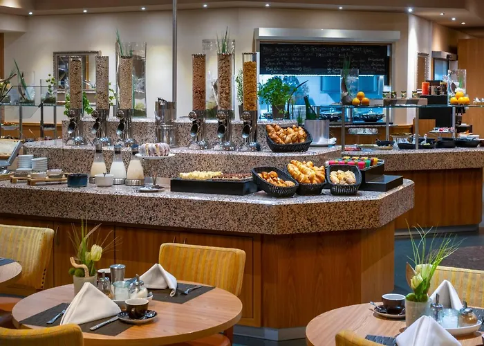 Mövenpick Airport 4*