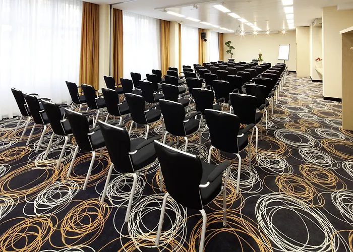 Mövenpick Airport Hotel 4*