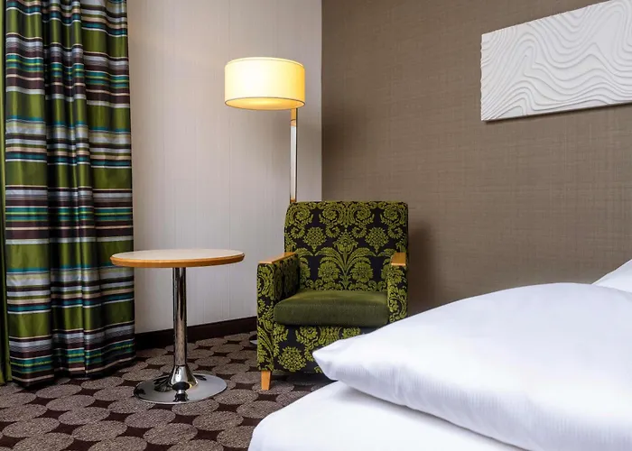 Mövenpick Airport 4*