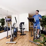 Moevenpick Airport Hotel 4*