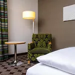 Moevenpick Airport 4*