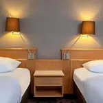 Hotel Moevenpick Airport 4*