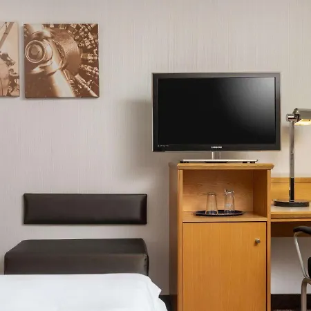 Hotel Moevenpick Airport 4*