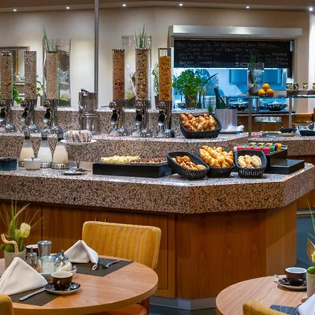 Moevenpick Airport 4*