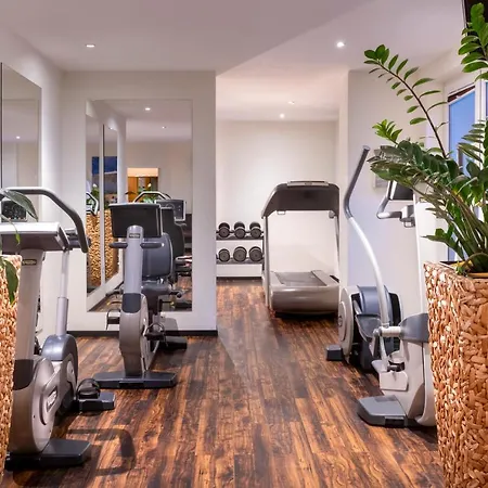 Moevenpick Airport 4*