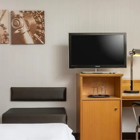 Hotel Moevenpick Airport 4*