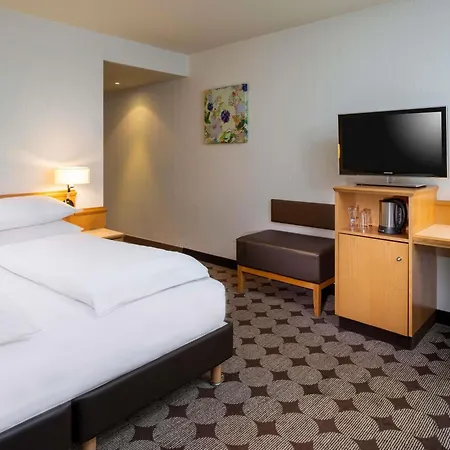 Moevenpick Airport Hotel 4*