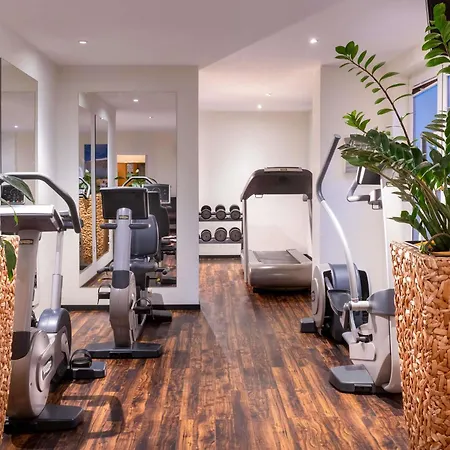 Hotel Moevenpick Airport 4*