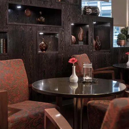 Moevenpick Airport 4*