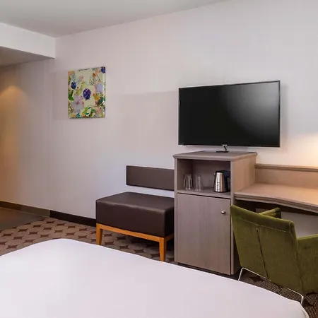 Hotel Moevenpick Airport 4*