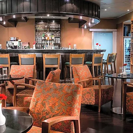 Szálloda Moevenpick Airport 4*