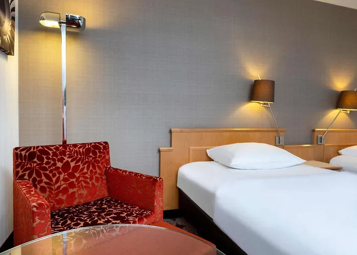 Moevenpick Airport 4*