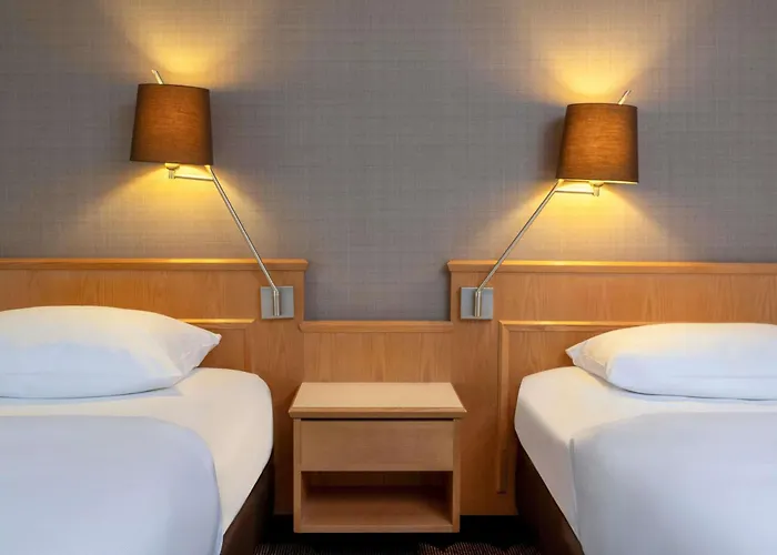 Hotel Moevenpick Airport 4*