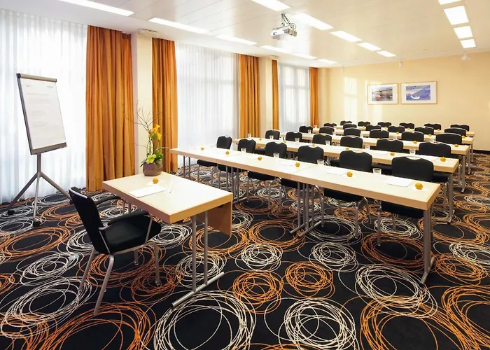 Moevenpick Airport 4*